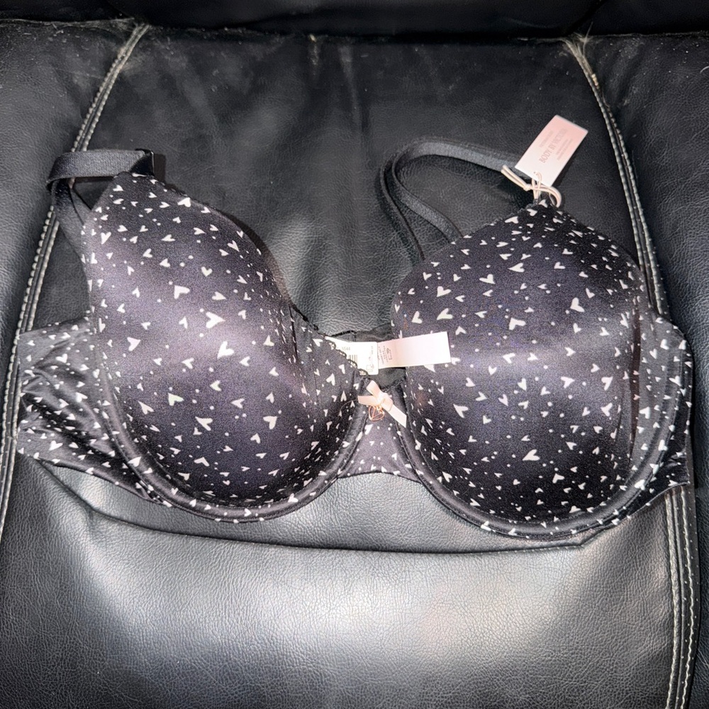 Victoria's Secret Black Heart Print T-Shirt Bra w/white hearts body by Victoria